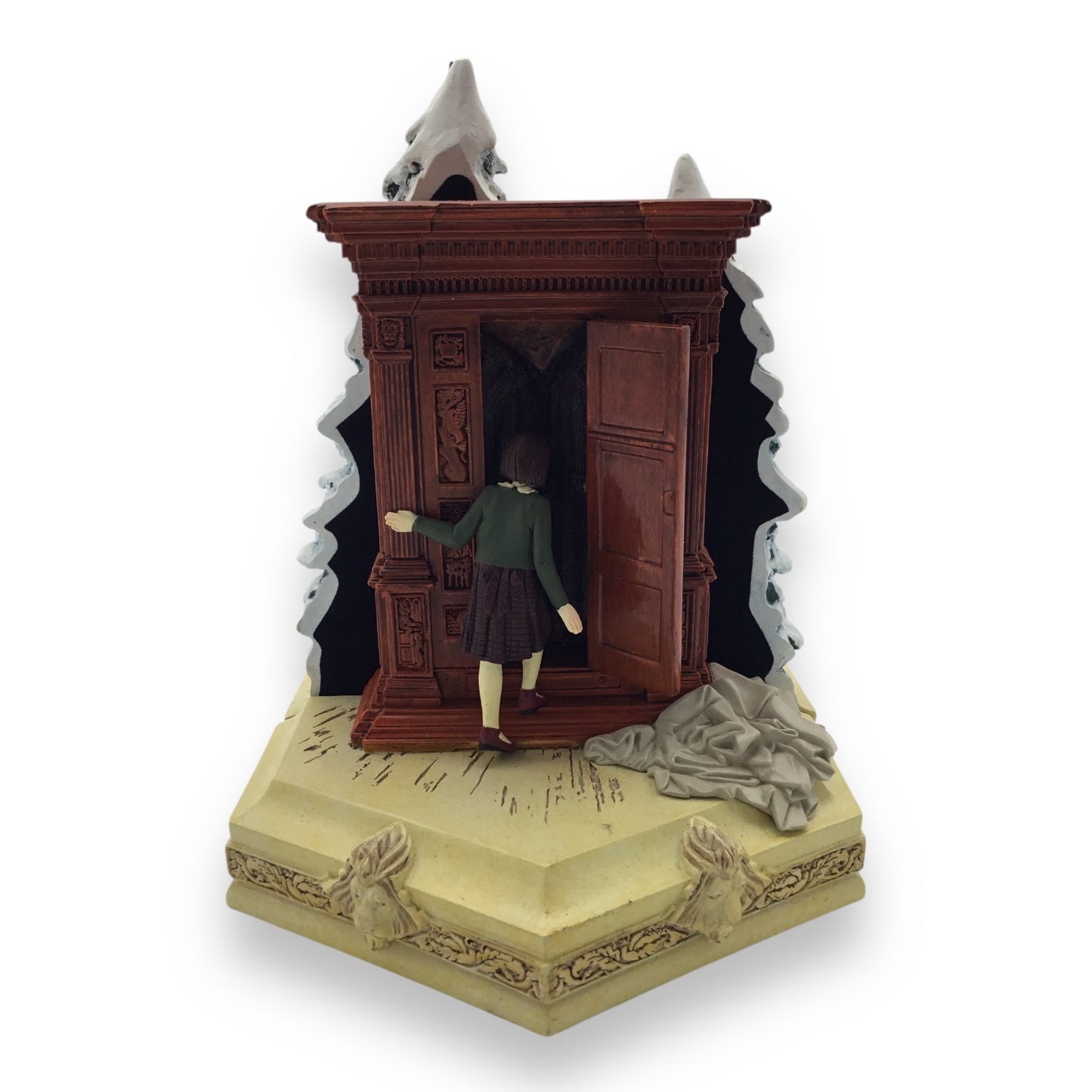 Chronicles of Narnia: The Lion, The Witch, and The Wardrobe Bookends