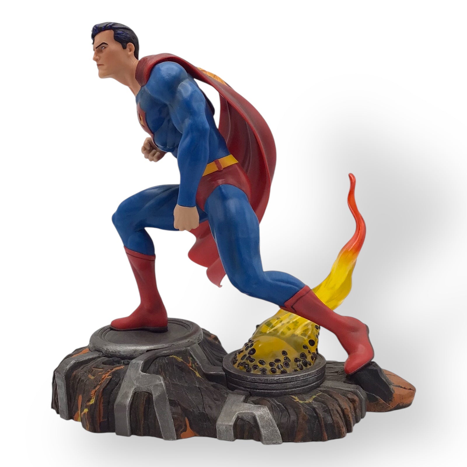 DC Superman 10-Inch Gallery PVC Diorama by Diamond Select Toys