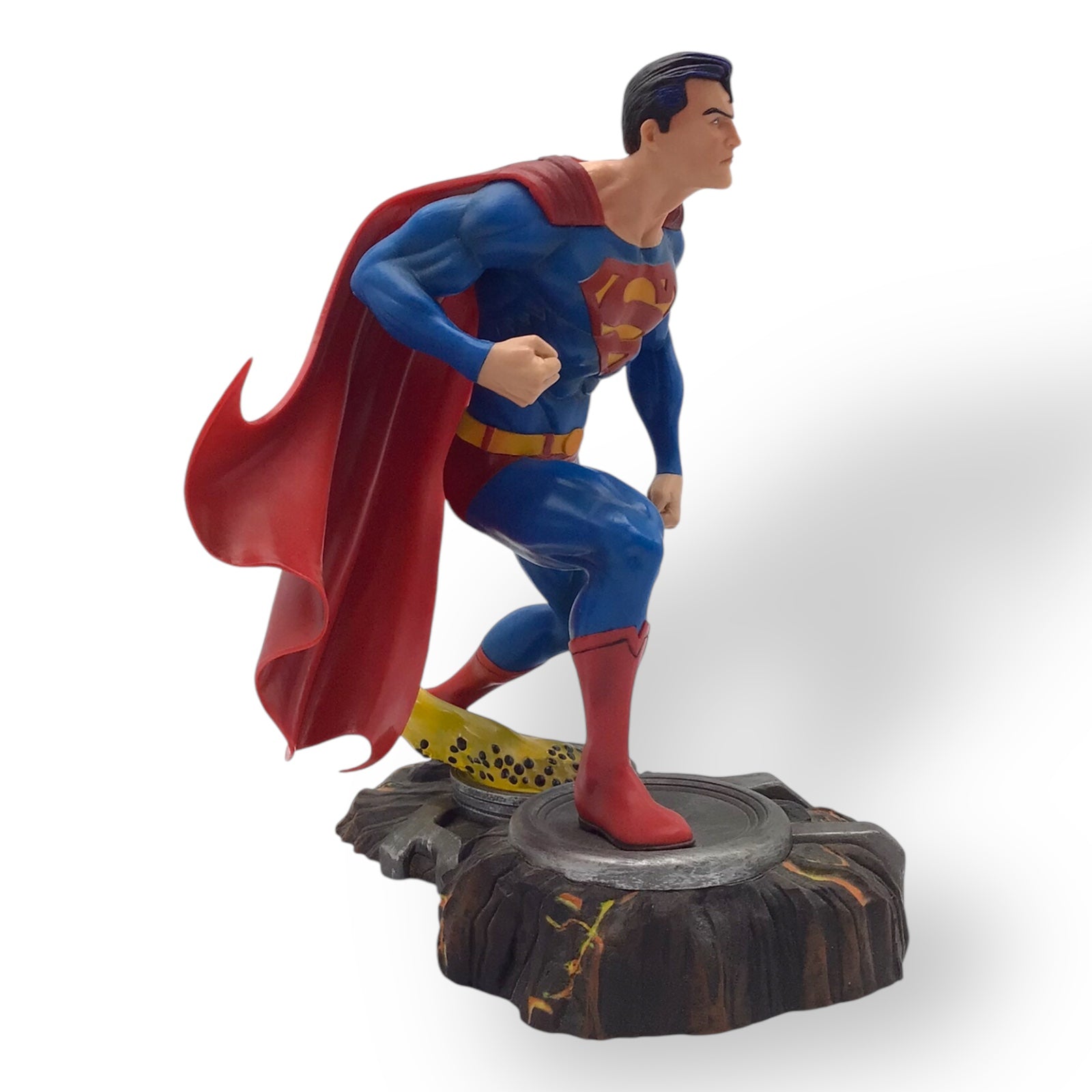 DC Superman 10-Inch Gallery PVC Diorama by Diamond Select Toys