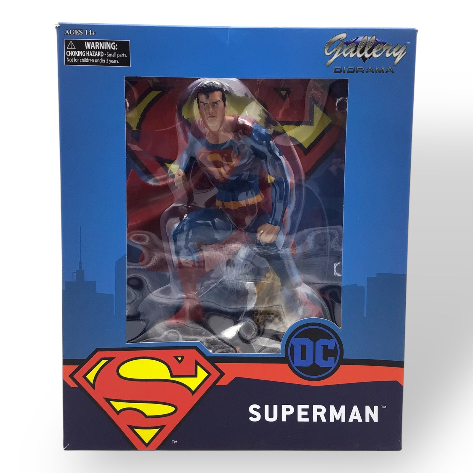 DC Superman 10-Inch Gallery PVC Diorama by Diamond Select Toys