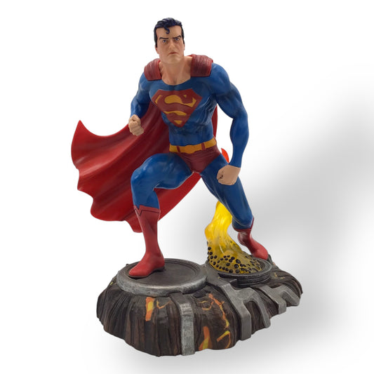 DC Superman 10-Inch Gallery PVC Diorama by Diamond Select Toys