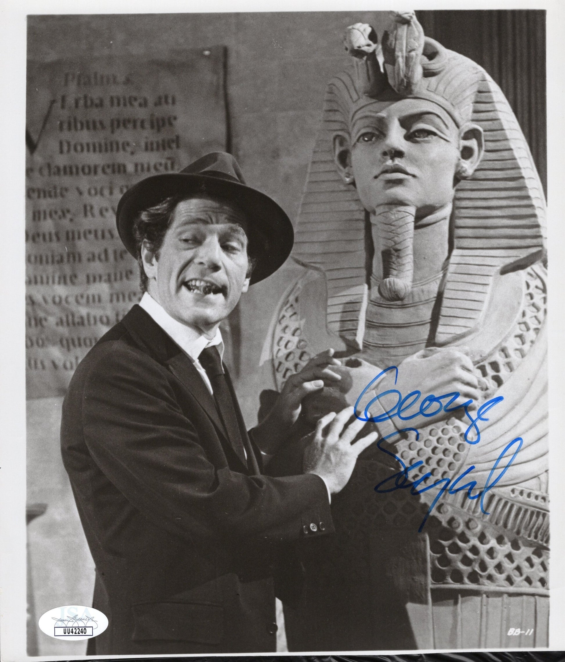 George Segal in Egypt Signed Photo 8x9.25, JSA and PSA Letter Double Certified Authentic UU42240