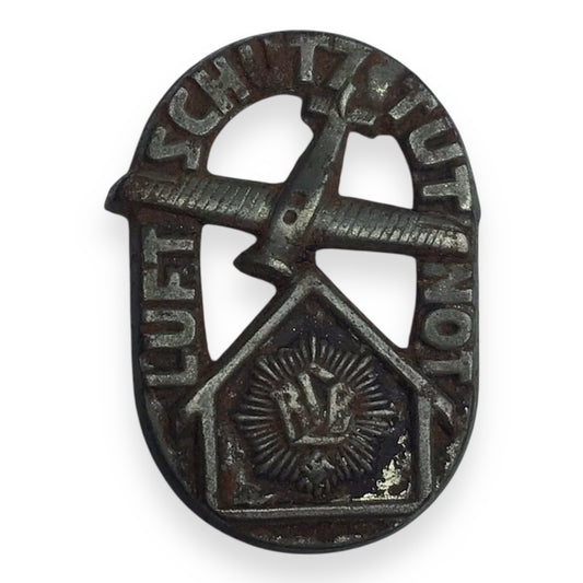 German RLB "Luftschutz Tut Not" Tinnie
