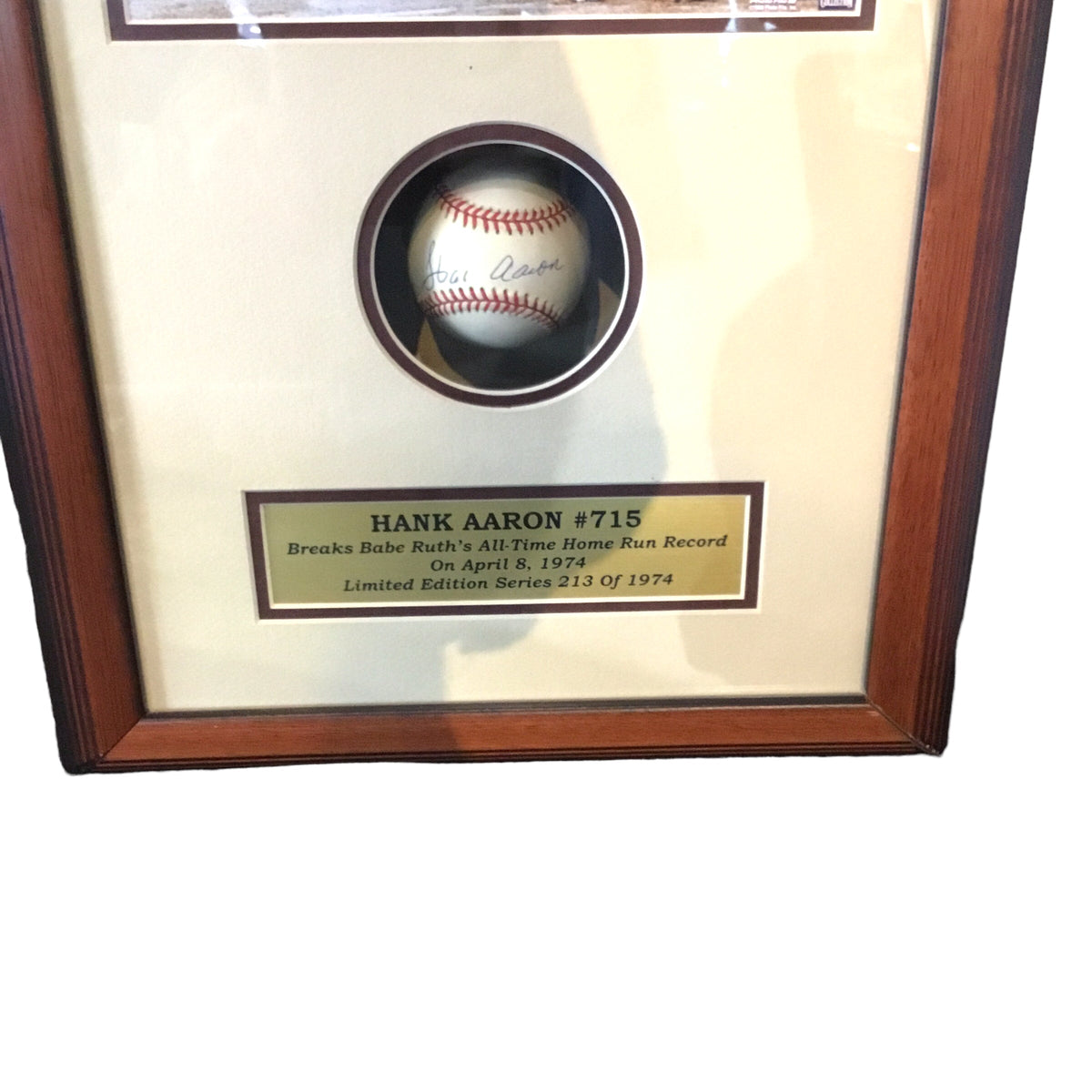 Hank aaron breaks babe ruth s all time home run record shadow box auto