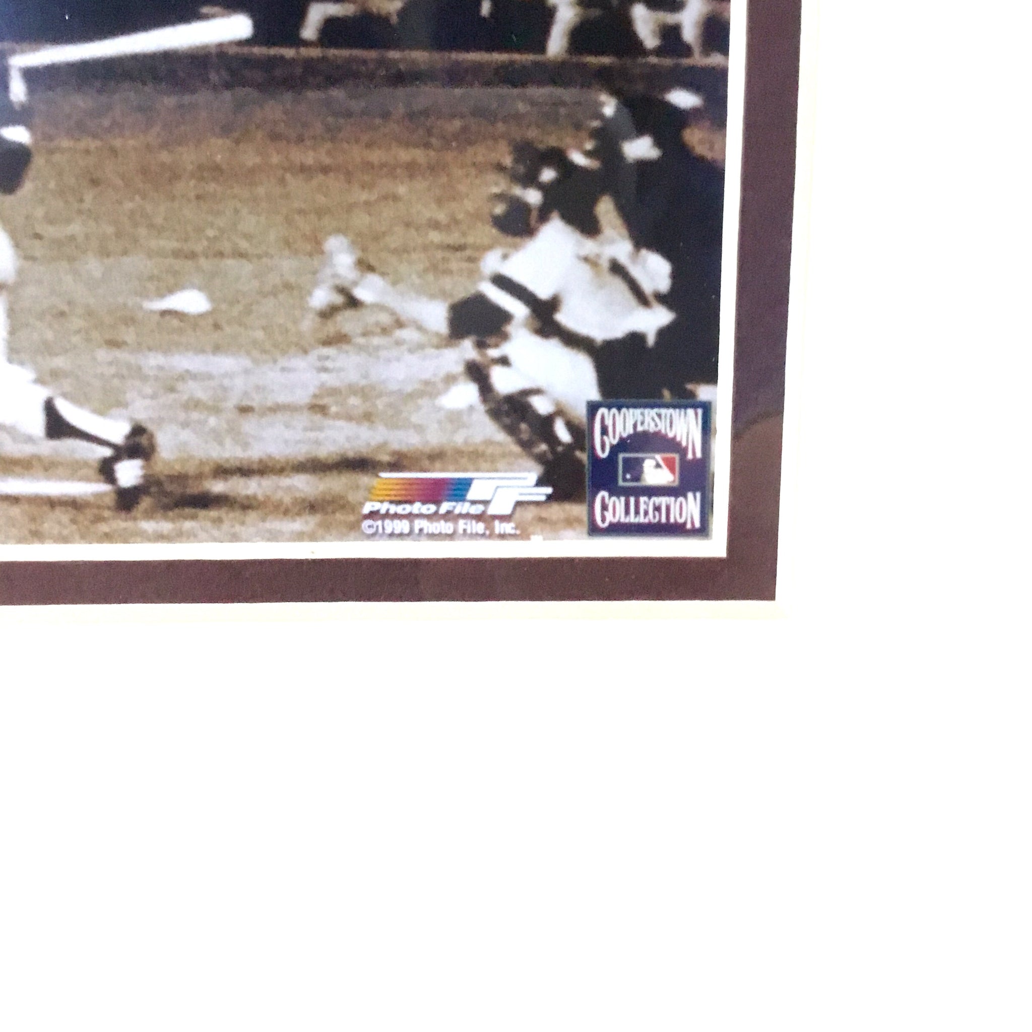 Hank aaron breaks babe ruth s all time home run record shadow box auto