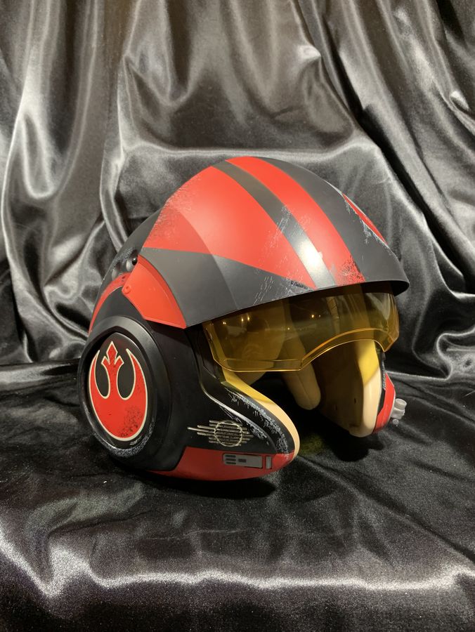 Hasbro Star Wars The Black Series Poe Dameron Electronic Helmet *READ