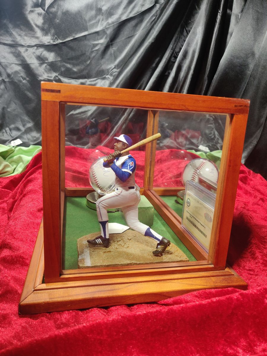 Henry Hank Aaron Shadowbox w/ Signed Baseball, Card, and Figure