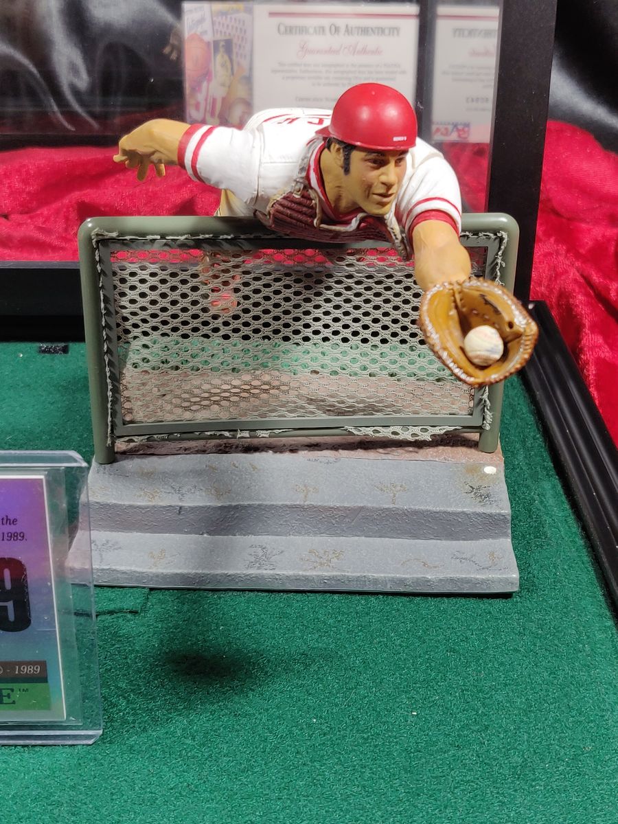 Johnny Bench Signed Baseball Shadowbox 9x10x12 Reds HOF 89 JSA w/ Card + Figure