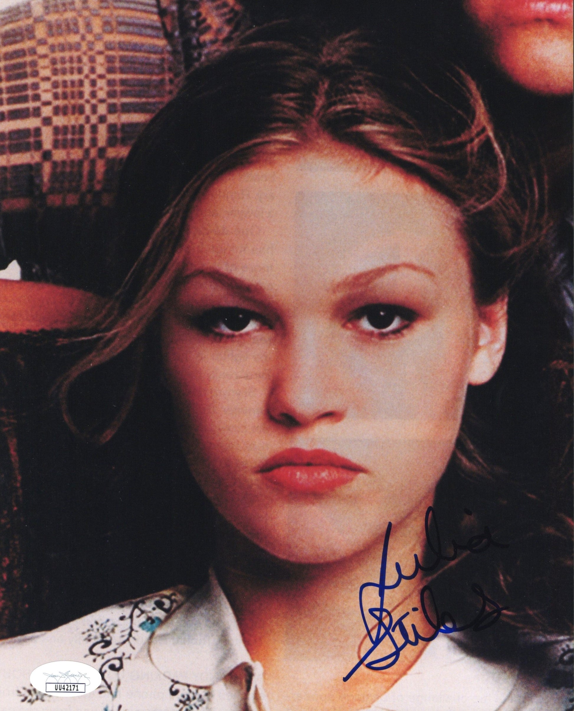 Julia Stiles from Jason Bourne Signed Photo 8x10, JSA and PSA Letter Double Certified Authentic UU42171