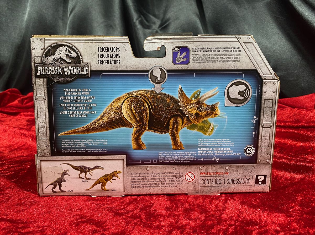 Jurassic world roarivores clearance triceratops