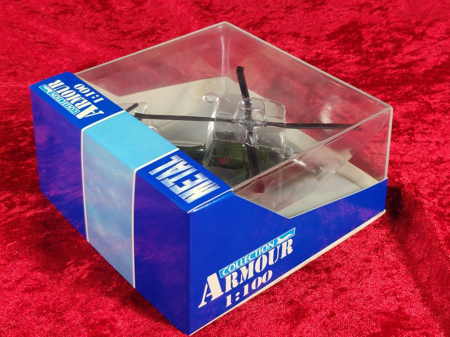 METAL Armour Collection 1:100 Diecast AH 64 Apache US Army Desert Storm 5261