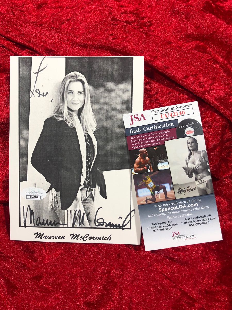 Maureen McCormick 5x7 B&W 3/4 Length Autographed Photo JSA Cert