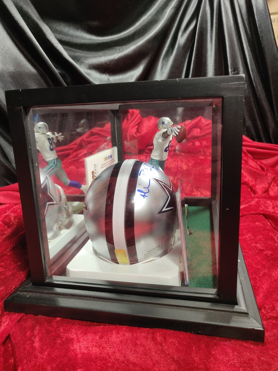 Michael Irvin Cowboys Autographed Mini Helmet Shadowbox w/ Jersey Card –  Collectors Crossroads