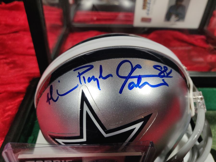 Michael Irvin Cowboys Autographed Mini Helmet Shadowbox w/ Jersey Card –  Collectors Crossroads