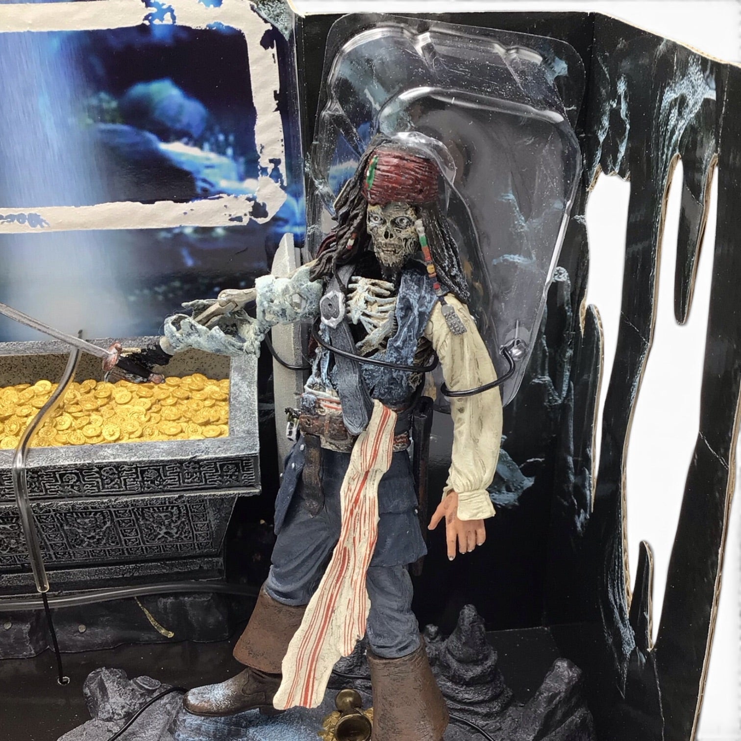Pirates of the Caribbean - Cursed Barbossa vs Cursed Sparrow Diorama