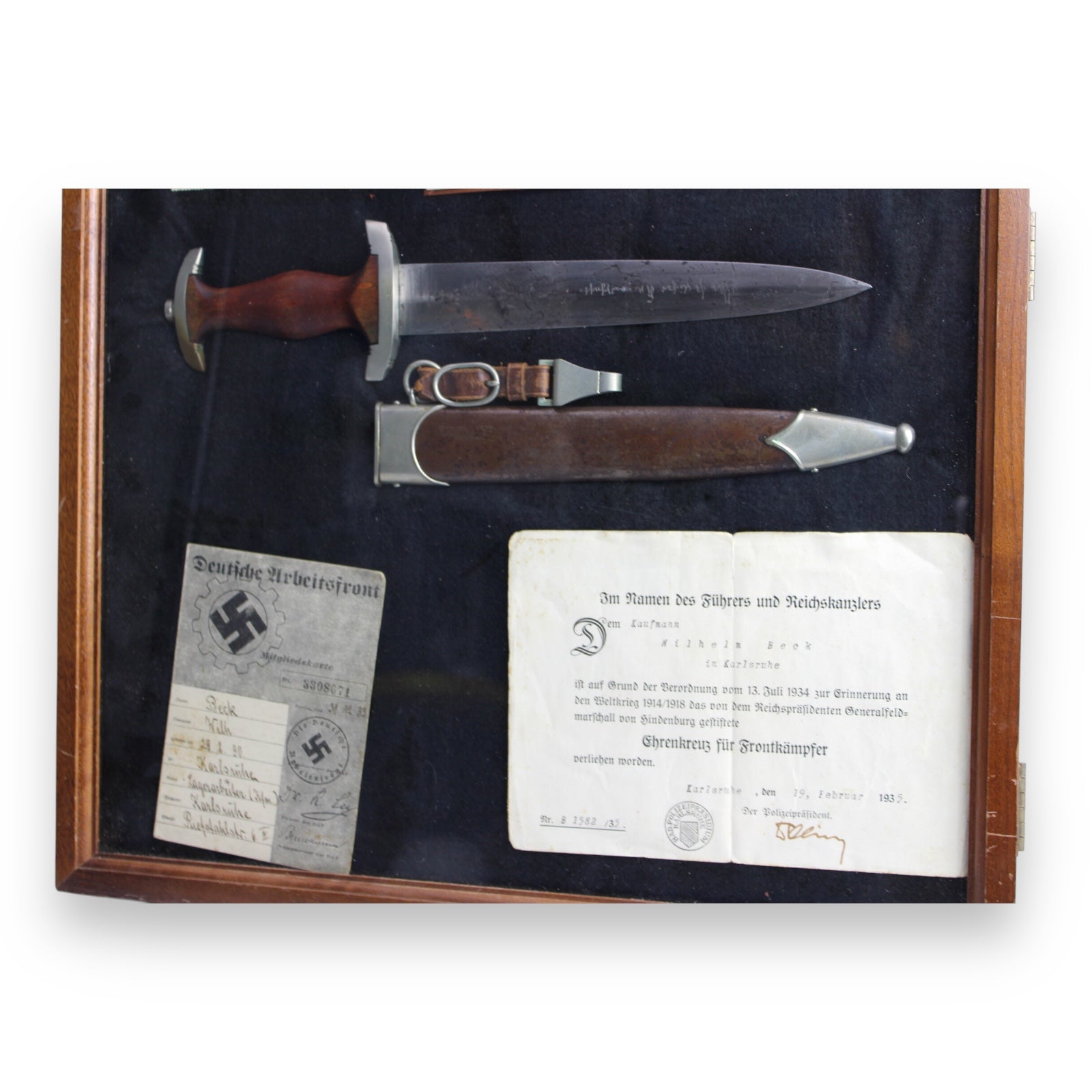 Rare German WW2 Early War Grouping SA Dagger w/ documents and Badge