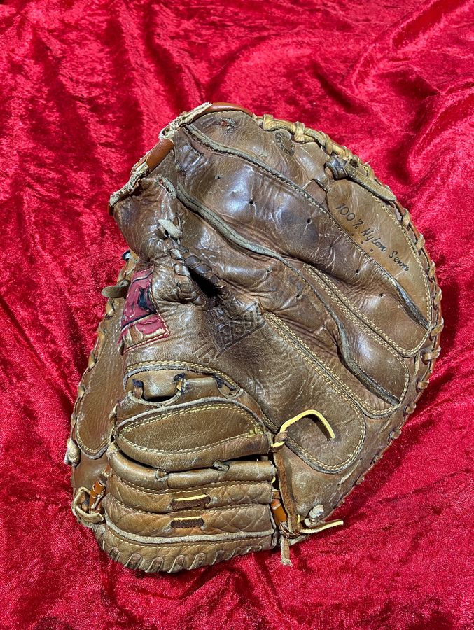 Johnny bench hot sale catchers mitt