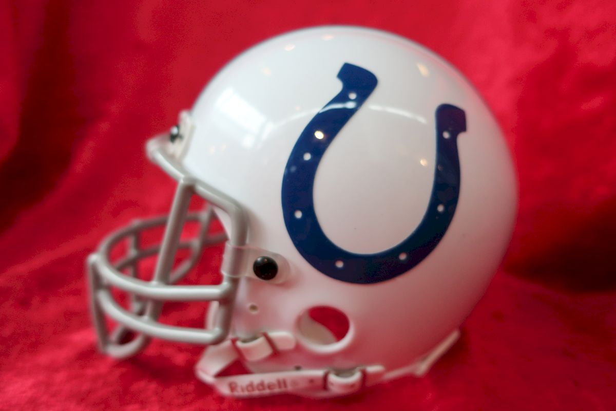 Raymond Berry Autographed Indianapolis Colts Mini Helmet – Latitude Sports  Marketing