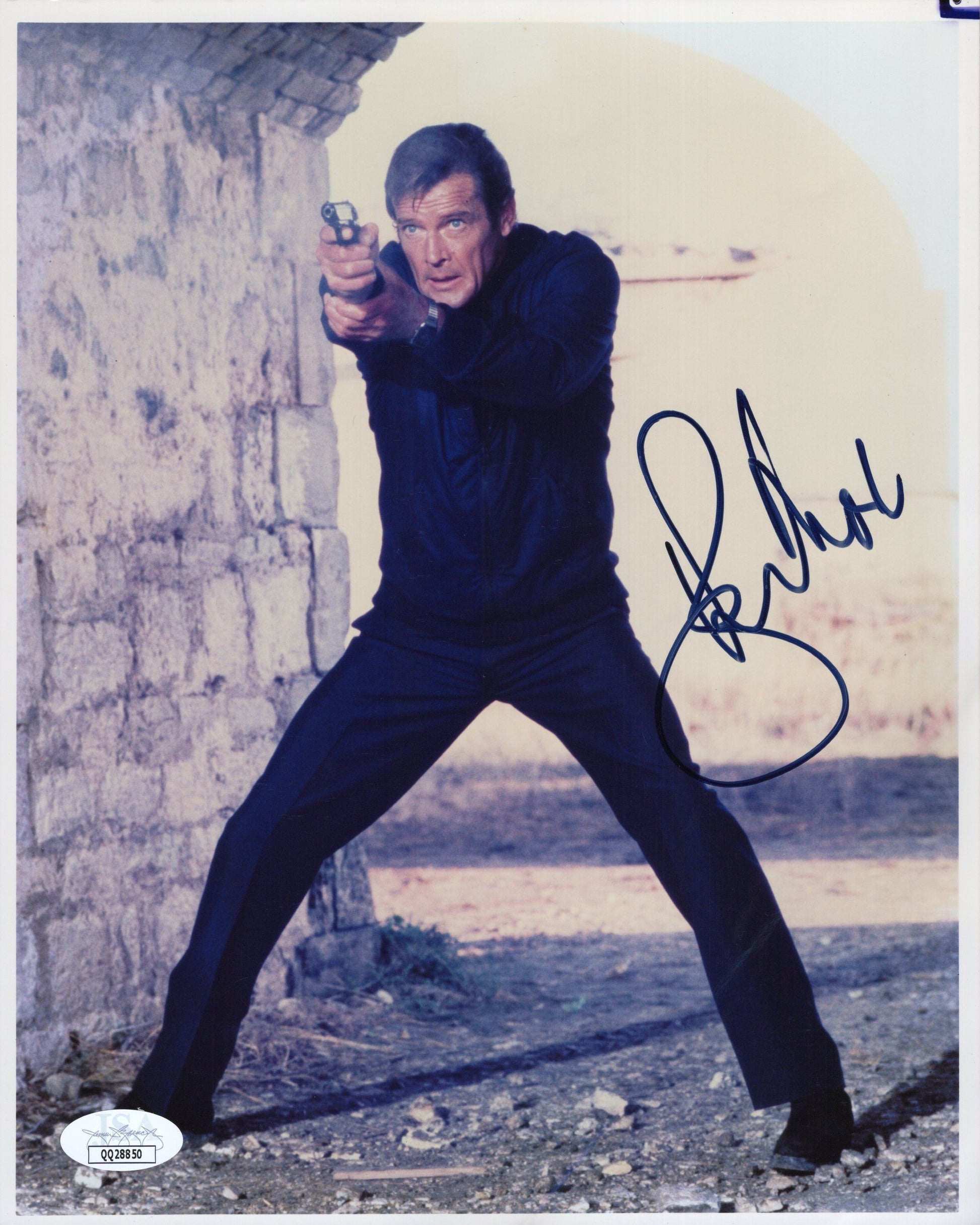 Roger Moore as James Bond 007 Signed Photo 8x10, JSA Certified Authentic QQ28850