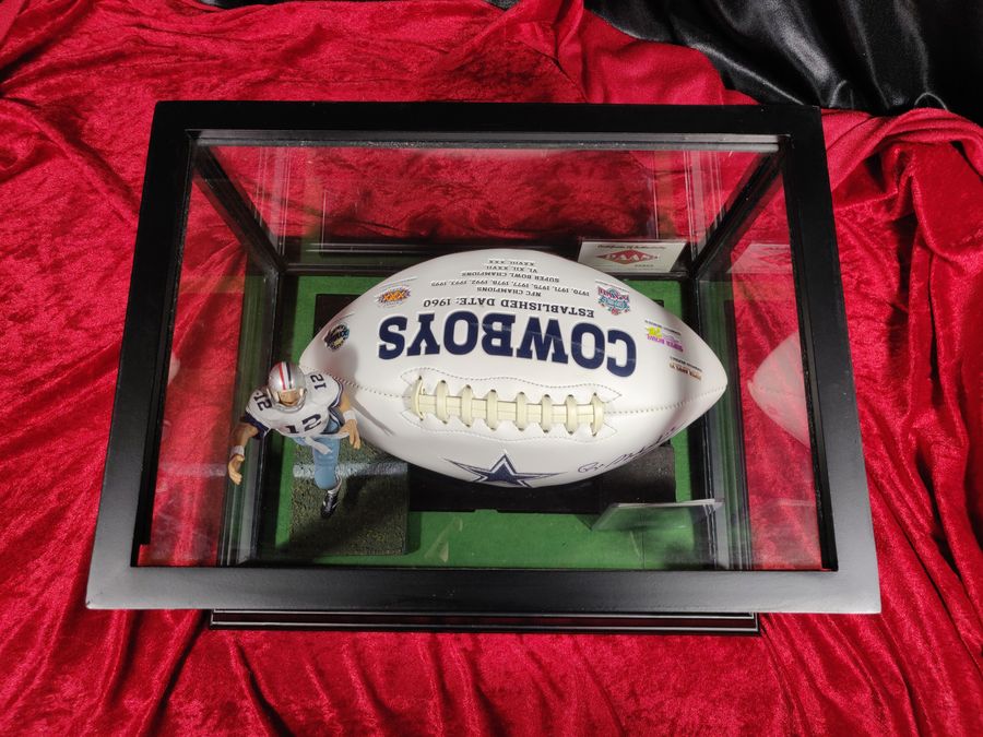 Roger Staubach Cowboys Autographed Mini Helmet Shadowbox w/ Jersey Car –  Collectors Crossroads