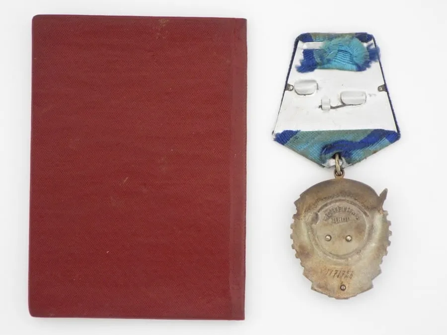 Russian WW2 Soviet Silver Medal Badge of Honour Instituted 1935 With Document