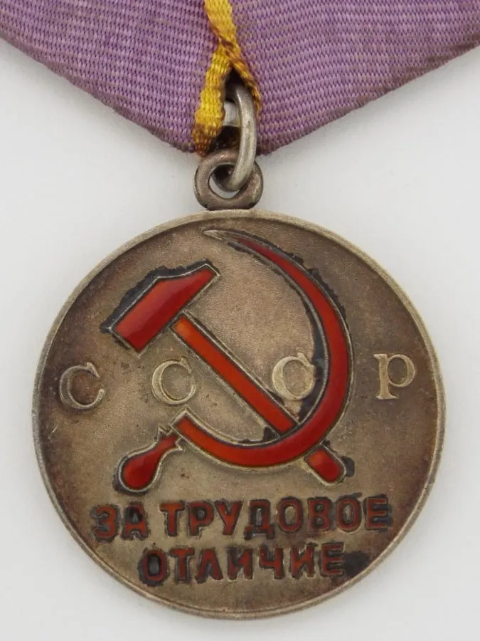 Russian WW2 Soviet Silver Medal for Valiant Labour Institute 1943 With Document