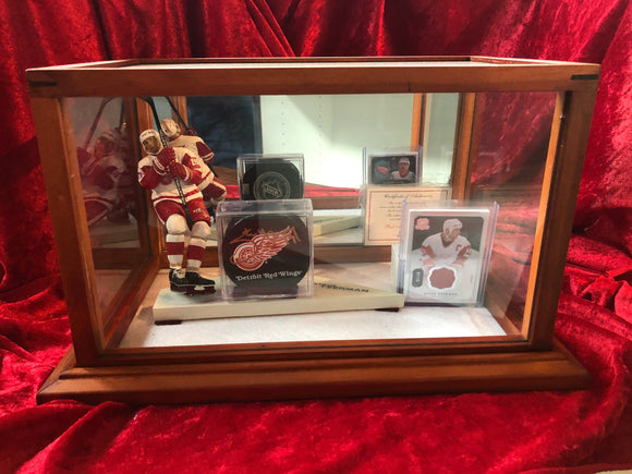 Steve Yzerman Red Wings Certified Authentic Autographed Hockey Puck Shadowbox