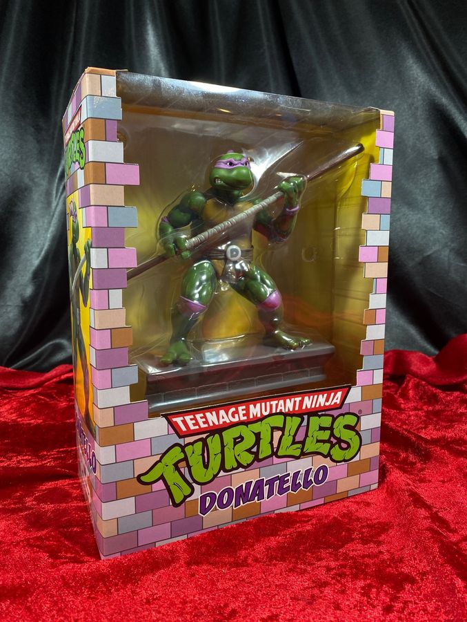 Teenage Mutant Ninja Turtles: Donatello 1:8 Action Figure