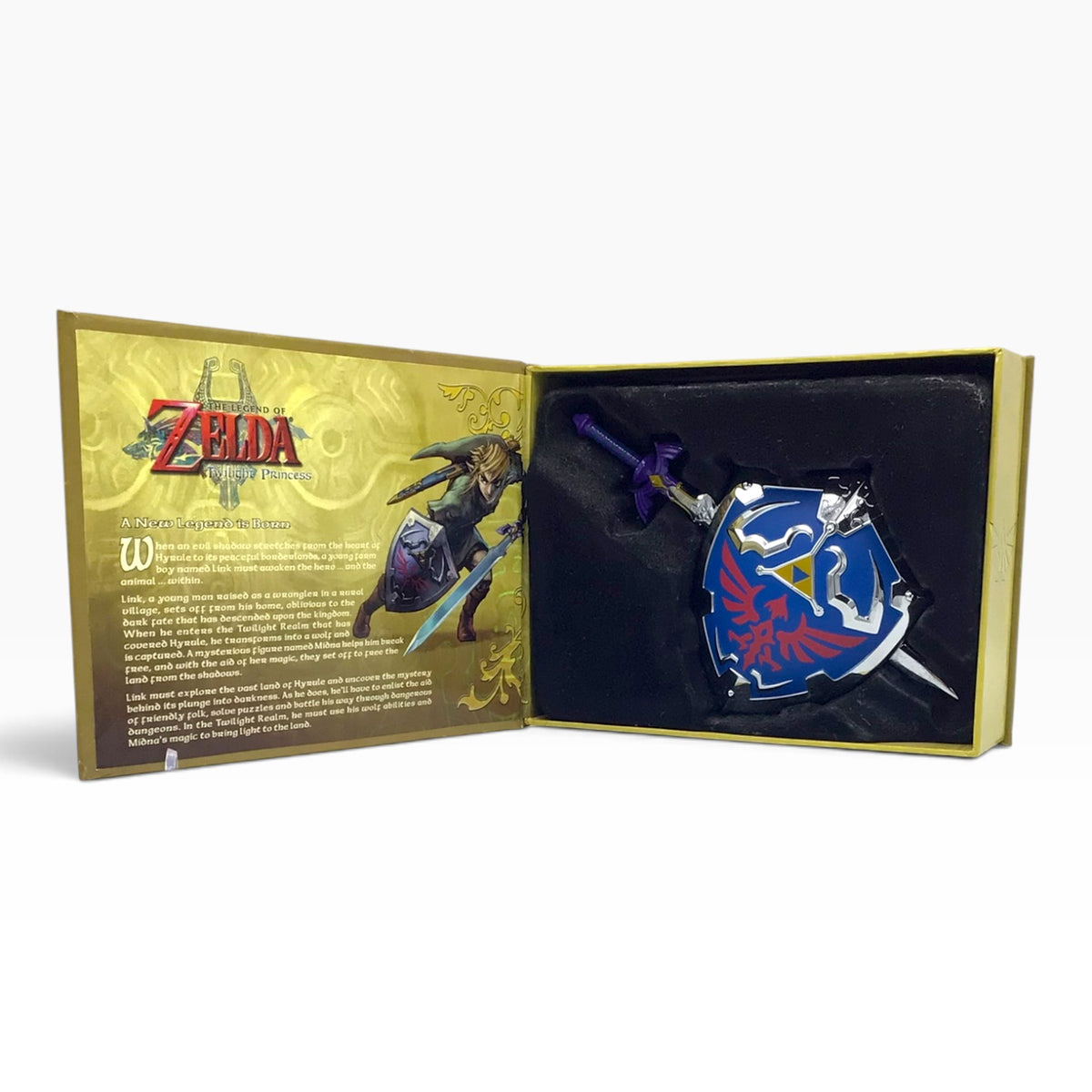 The Legend of Zelda: Twilight Princess Master Sword & Hylian Shield 1/6 Scale Replica – 2006 – COA