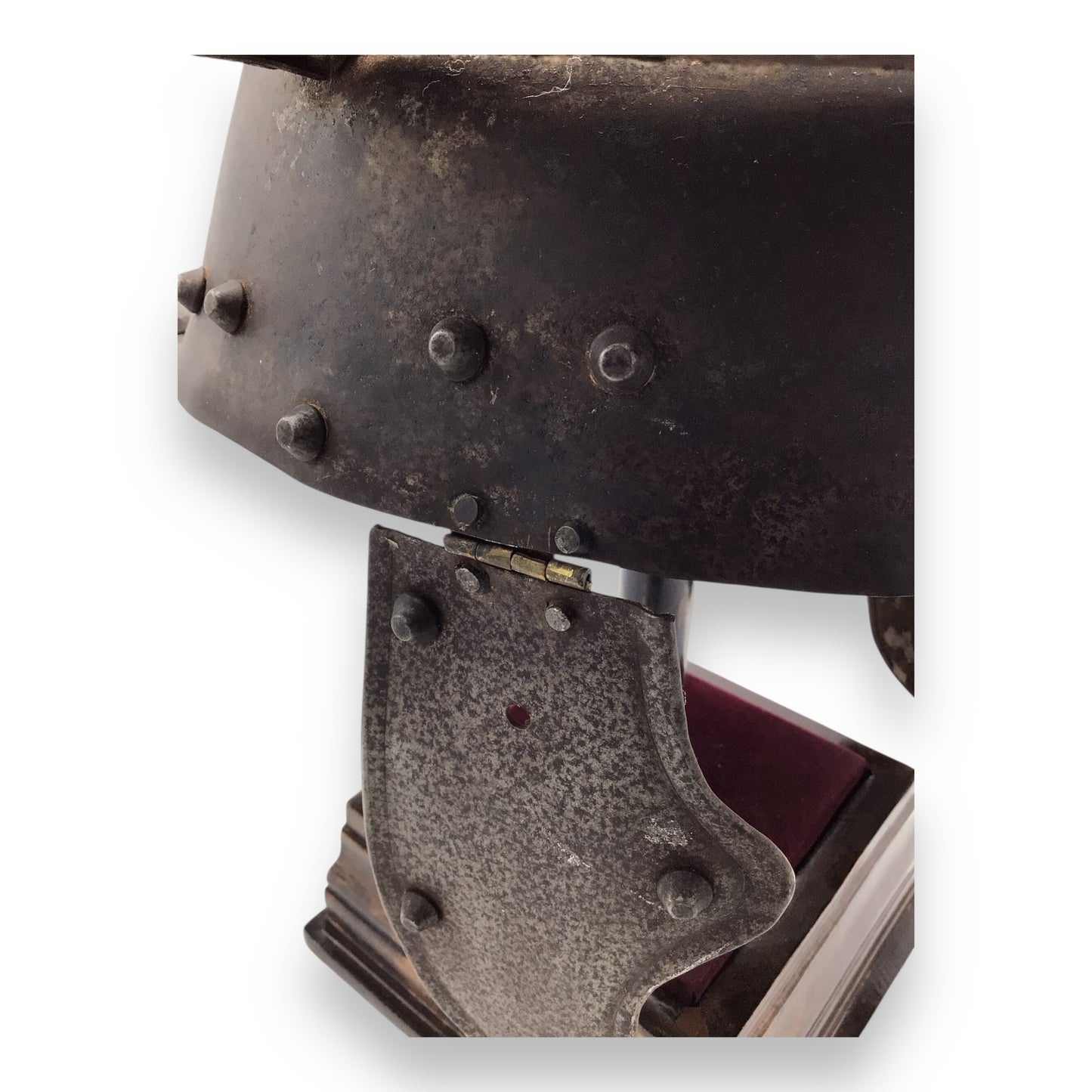 Victorian-Era Roman-Style Warrior Helmet with Cheek Guards – Decorative Armor