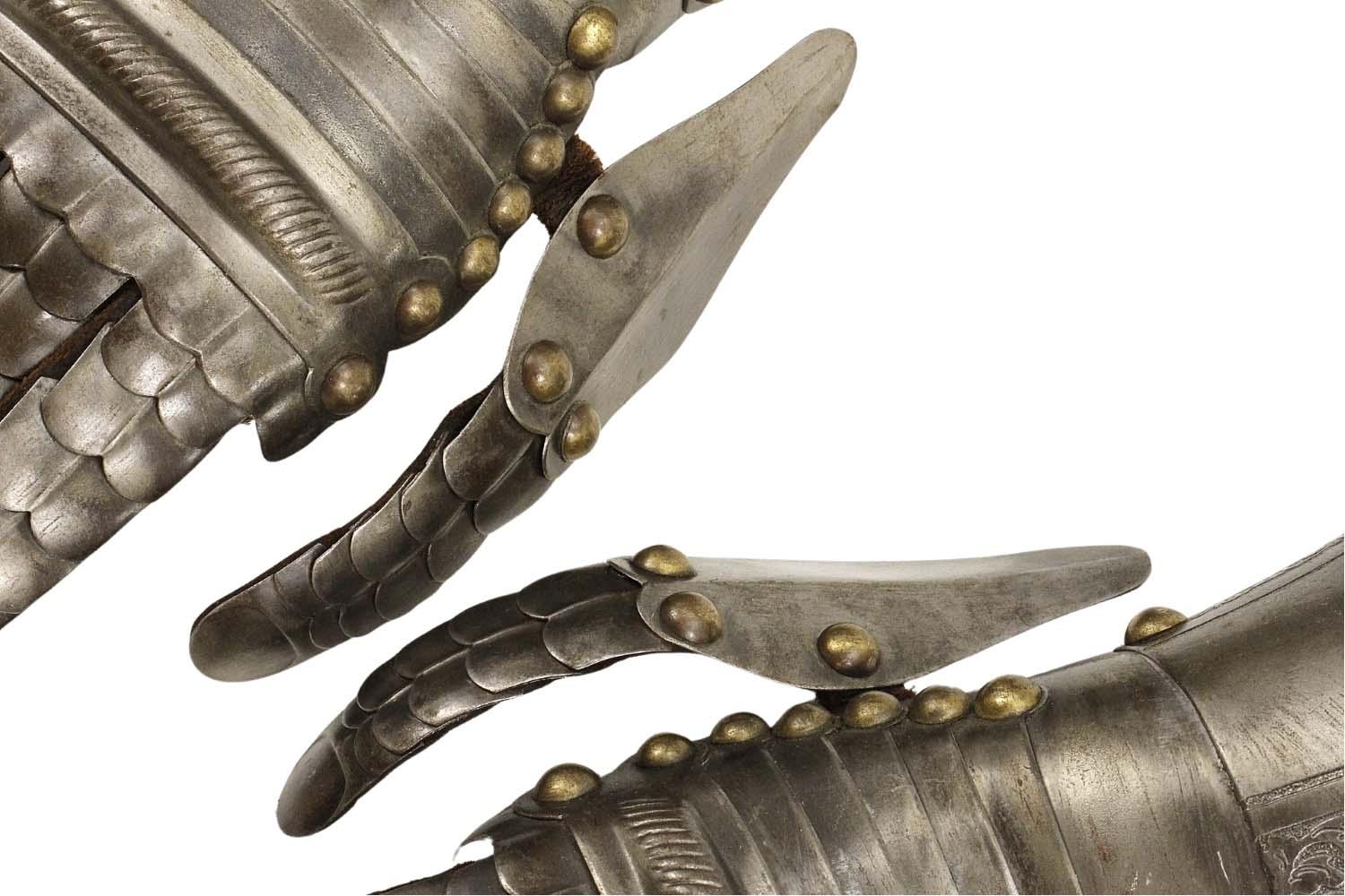 Victorian Knight’s Armor Gauntlets – 16th–17th C. Style w/ Etched Detail