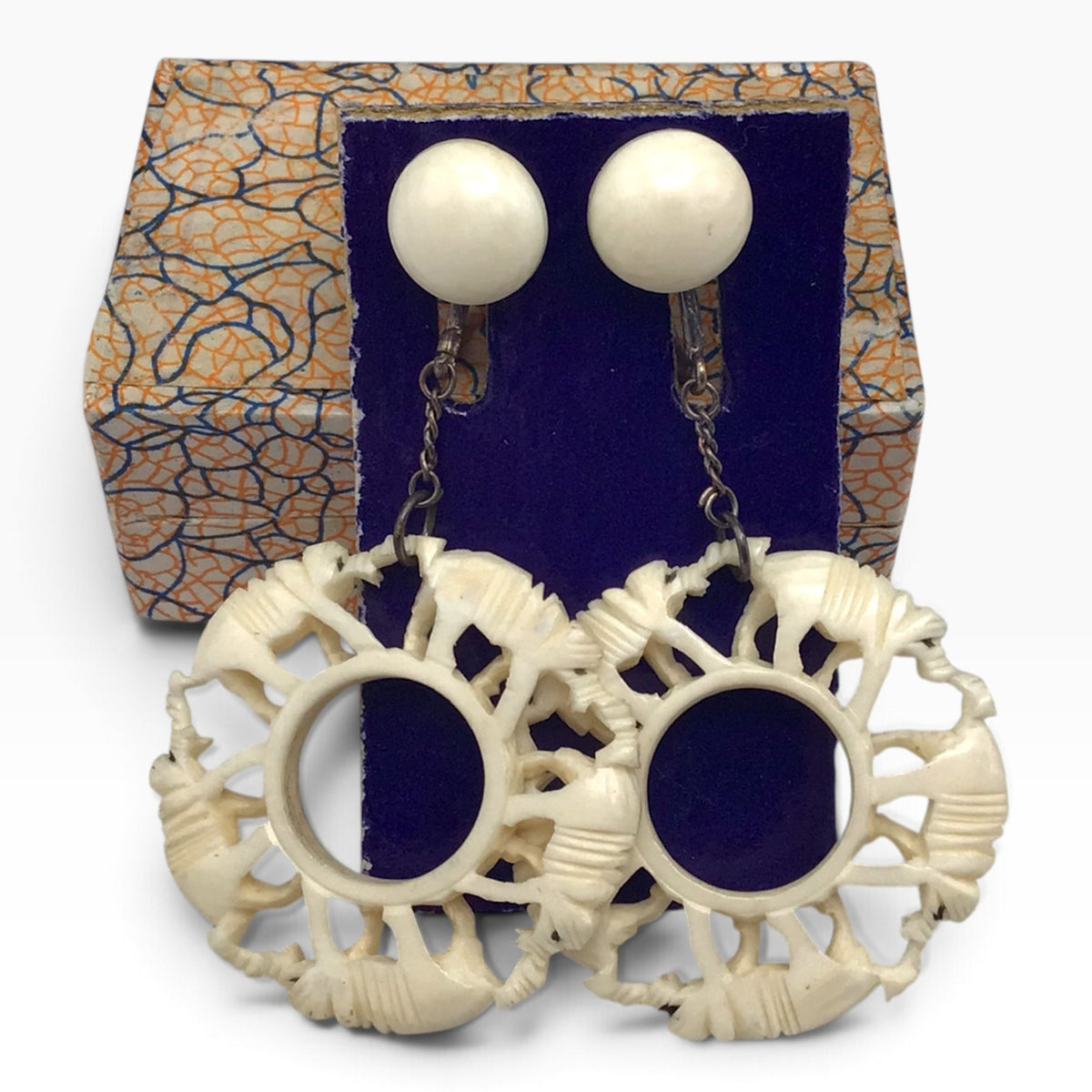 Vintage Carved Elephant Circle Earrings – Bone Dangle Screw-Back