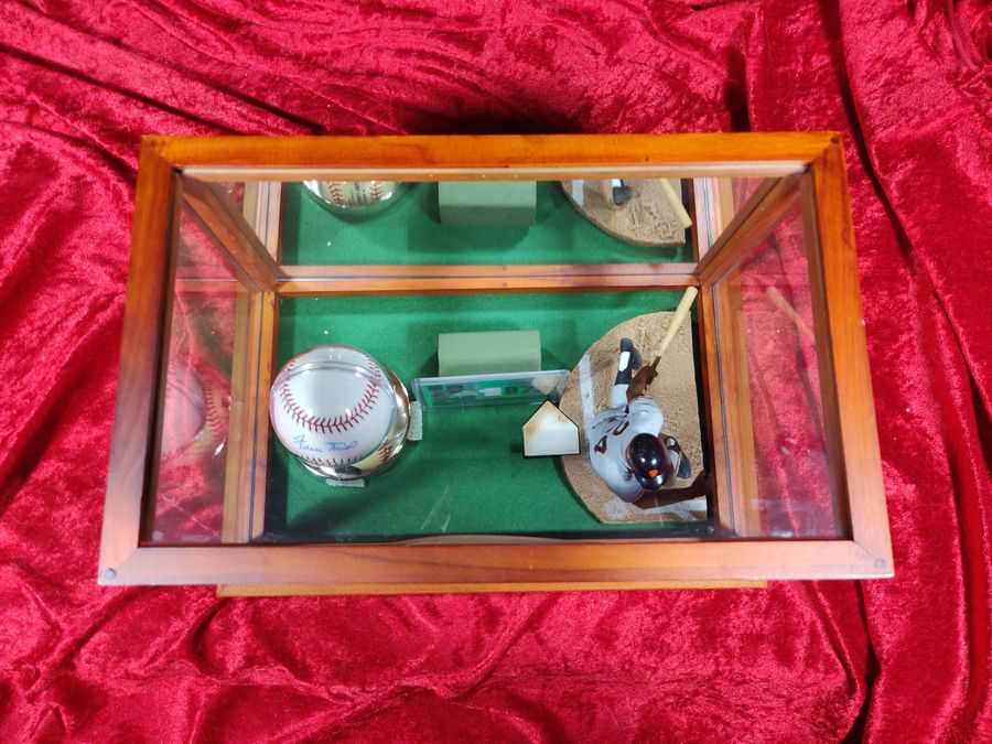 Willie Mays Shadowbox Signed Baseball, Jersey Card & Figure San Francisco Giants